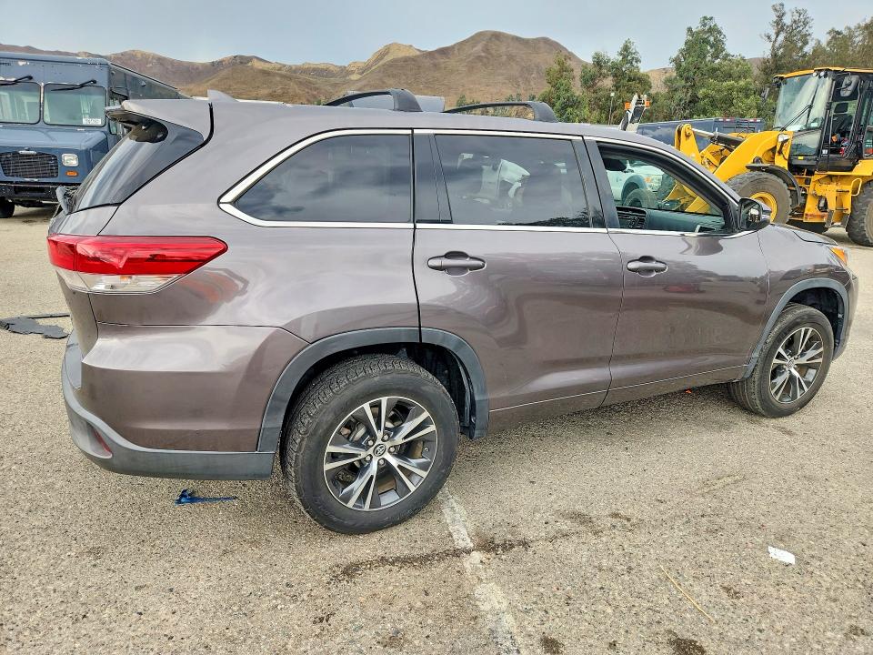Foto 3 de la subasta – 2017 TOYOTA HIGHLANDER con VIN 5TDZZRFH7HS198308