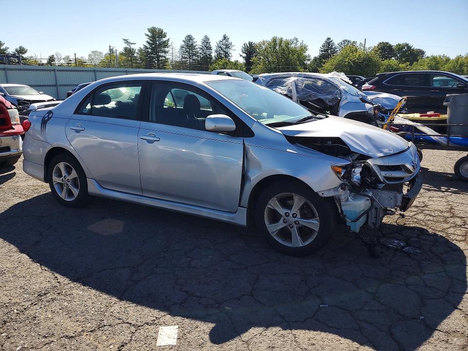 Zdjęcie 4 z aukcji – 2011 TOYOTA COROLLA z VIN 2T1BU4EE3BC564226
