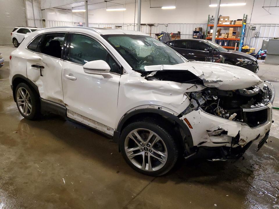 Photo 4 from auction – 2016 LINCOLN MKC with VIN 5LMTJ3DH7GUJ27447