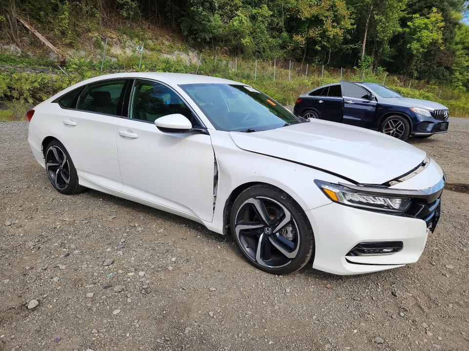 Снимка 4 от търг – 2018 HONDA ACCORD с VIN 1HGCV1F36JA262379