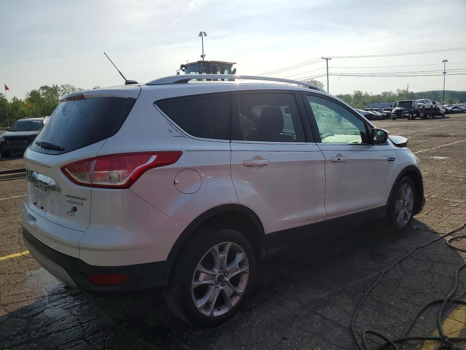 Photo 3 from auction – 2016 FORD ESCAPE with VIN 1FMCU0J94GUA38375