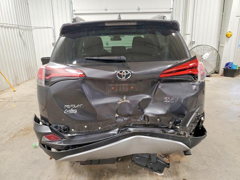 Снимка 6 от търг – 2018 TOYOTA RAV4 с VIN 2T3RFREV9JW742716