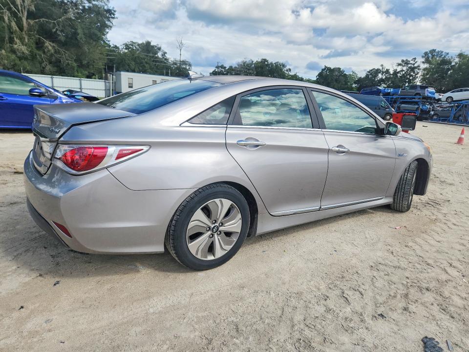 Фото 3 с аукциона – 2013 HYUNDAI SONATA с VIN KMHEC4A42DA094755