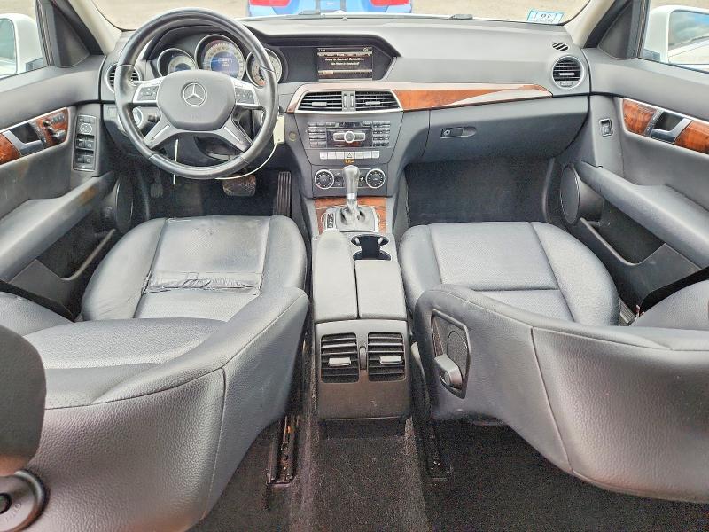 Снимка 8 от търг – 2013 MERCEDES-BENZ C с VIN WDDGF8AB1DR295354