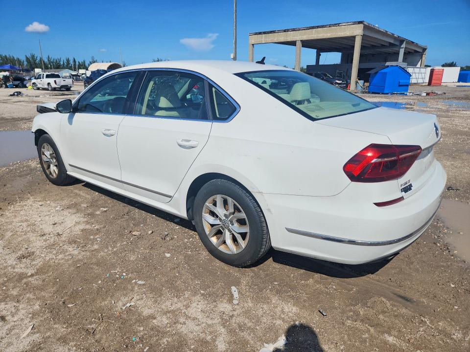 Photo 2 from auction – 2017 VOLKSWAGEN PASSAT with VIN 1VWAT7A39HC068575