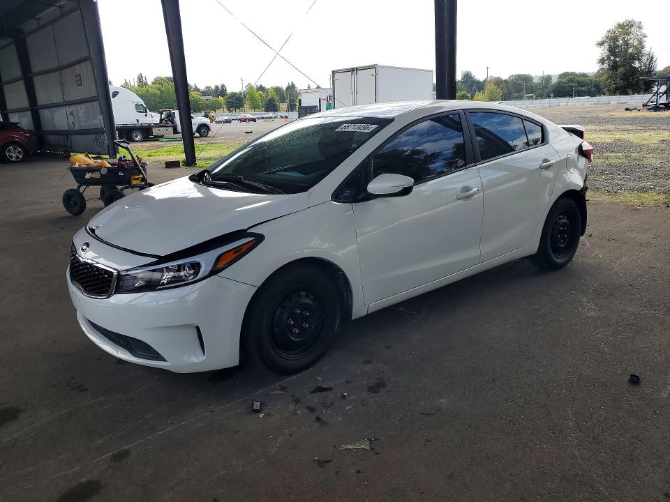 KIA FORTE 2017 مع رقم تعريف المركبة 3KPFK4A76HE038214 - صورة من المزاد