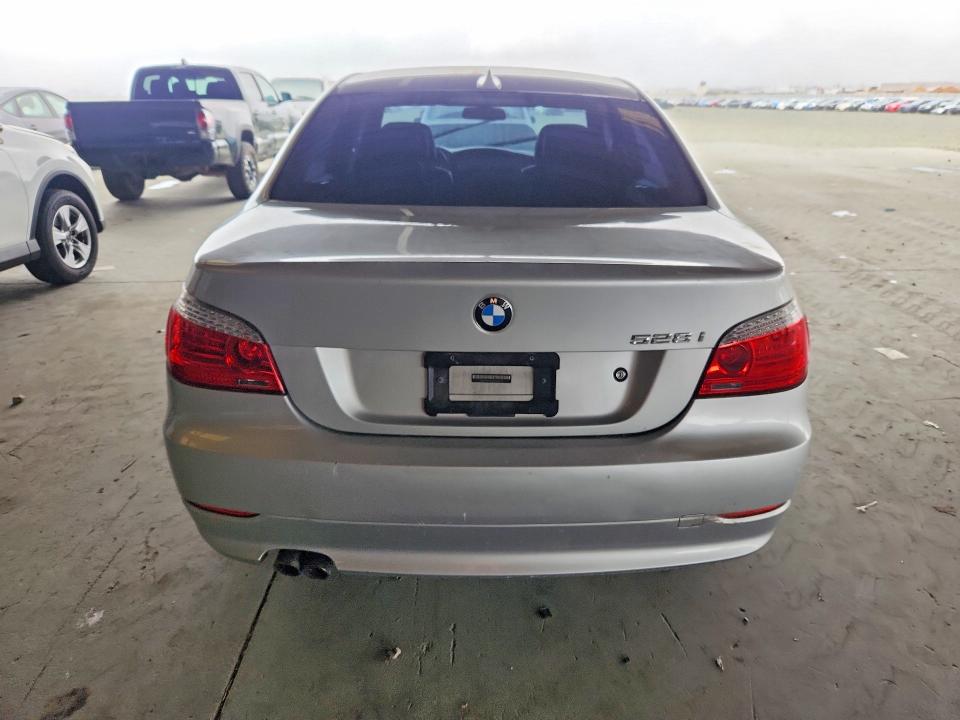 Photo 6 from auction – 2010 BMW 528 with VIN WBANV1C57AC443232