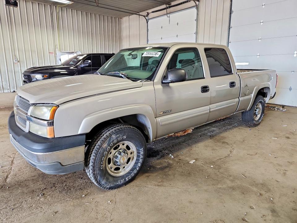 CHEVROLET SILVERADO 2004 с VIN 1GCGC23U84F215354 - Снимка от търг