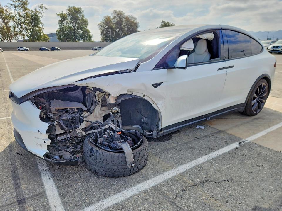 TESLA MODEL X 2018 z numerem VIN 5YJXCBE26JF120593 - Zdjęcie z aukcji