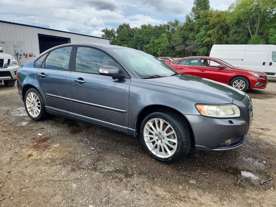 Photo 4 from auction – 2011 VOLVO S40 with VIN YV1672MS2B2544871