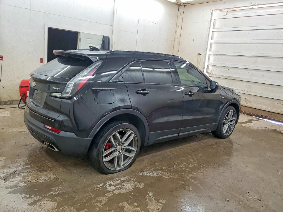 Photo 3 from auction – 2021 CADILLAC XT4 with VIN 1GYFZER41MF001755