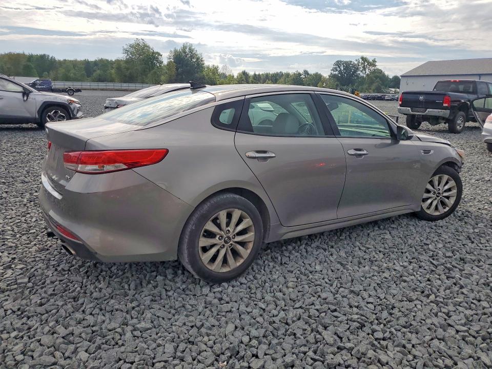 Foto 3 de la subasta – 2018 KIA OPTIMA con VIN 5XXGU4L34JG248297