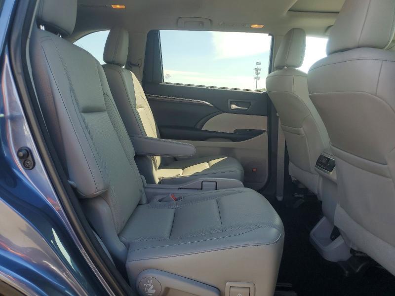 Photo 11 from auction – 2015 TOYOTA HIGHLANDER with VIN 5TDDKRFH1FS105200
