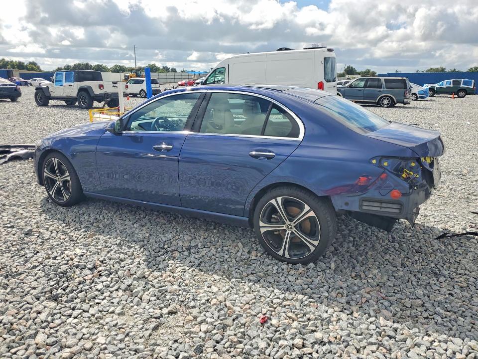 Снимка 2 от търг – 2025 MERCEDES-BENZ C с VIN W1KAF4GB9SR261262