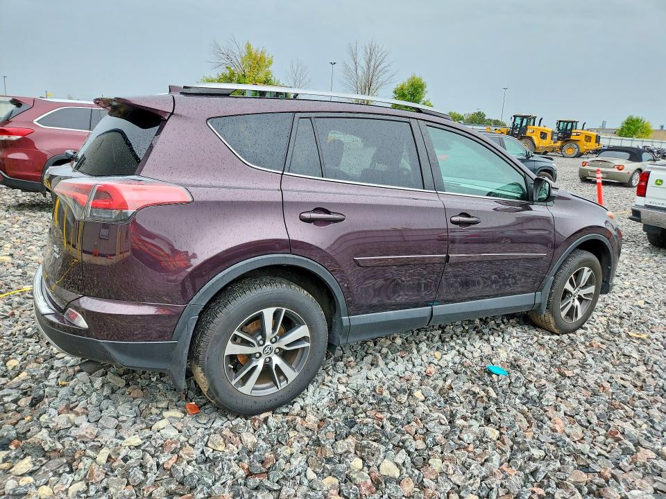 Снимка 3 от търг – 2017 TOYOTA RAV4 с VIN 2T3RFREV5HW644910