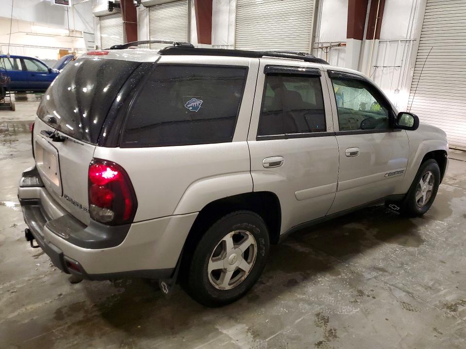 Photo 3 from auction – 2004 CHEVROLET TRAILBLAZER with VIN 1GNDT13S742236478
