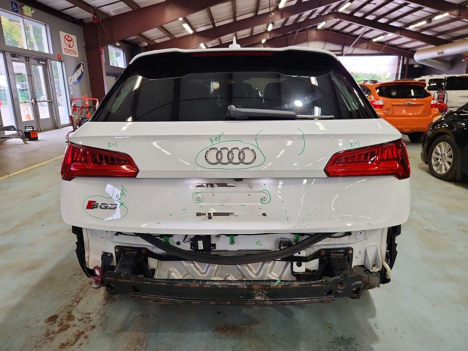 Снимка 6 от търг – 2018 AUDI SQ5 с VIN WA1A4AFY4J2224724