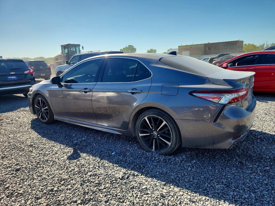 Снимка 2 от търг – 2019 TOYOTA CAMRY с VIN 4T1B61HK4KU696338
