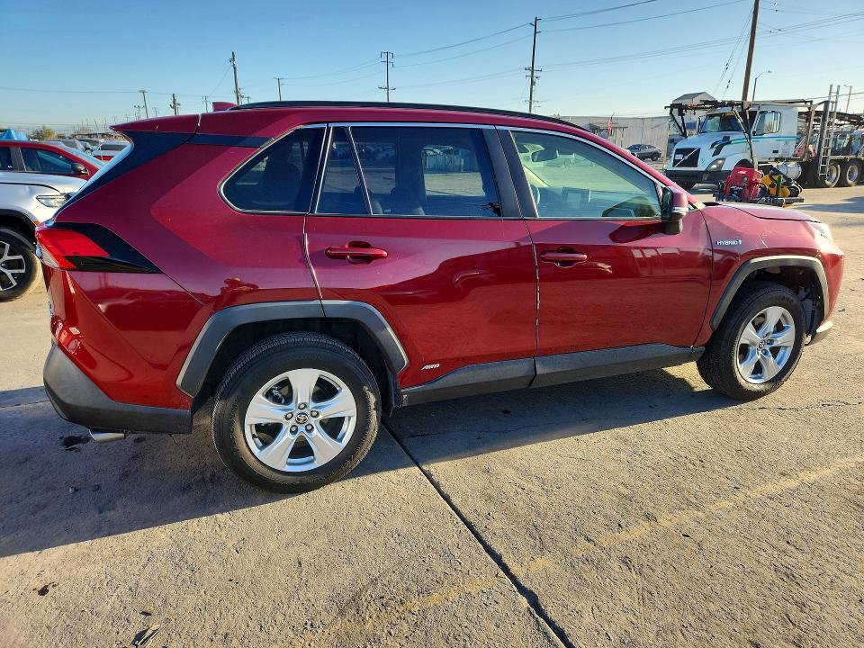 Photo 3 from auction – 2021 TOYOTA RAV4 with VIN JTMMWRFVXMD124721
