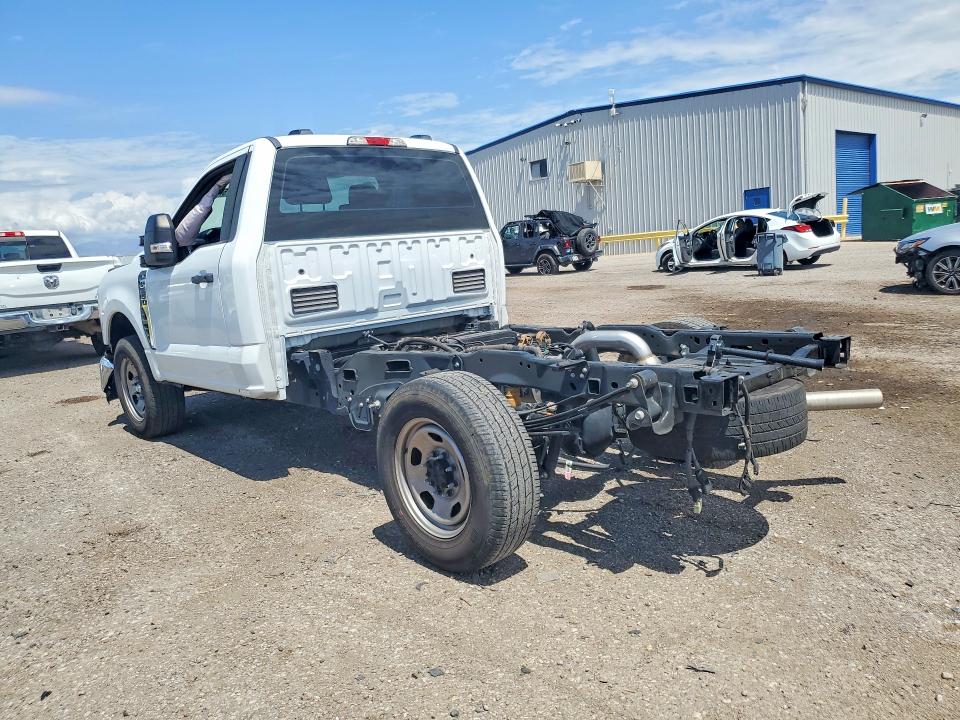 Photo 2 from auction – 2024 FORD F350 with VIN 1FTRF3AA6REC49109