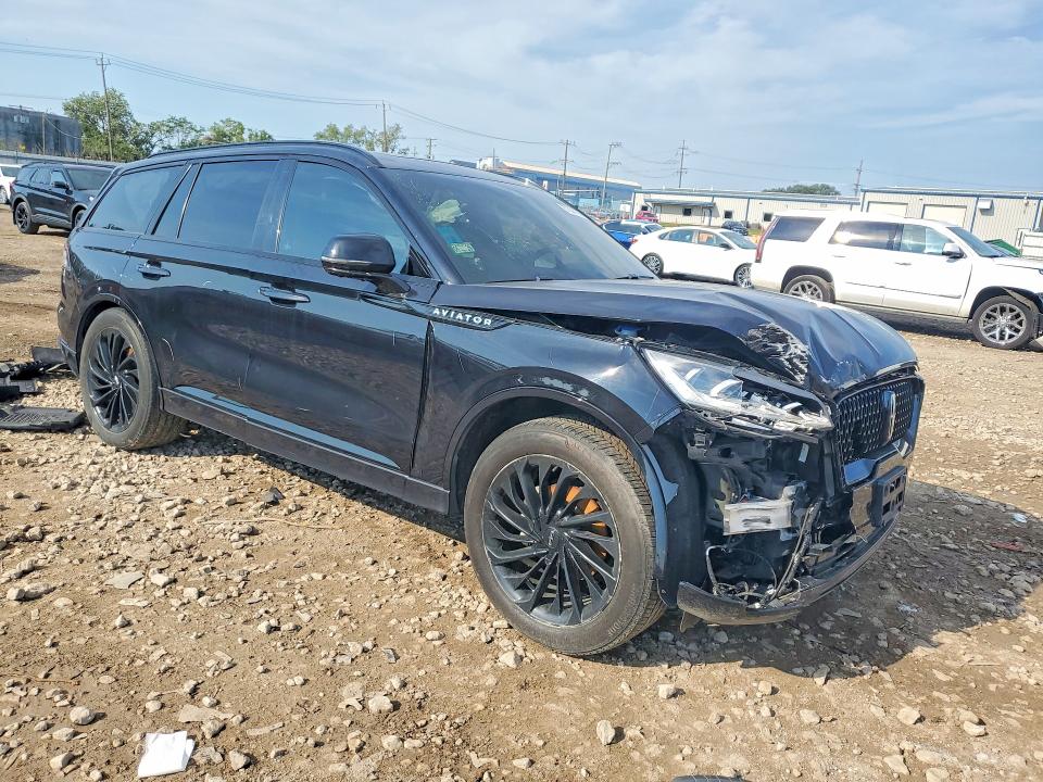 Photo 4 from auction – 2023 LINCOLN AVIATOR with VIN 5LM5J7XC5PGL28651