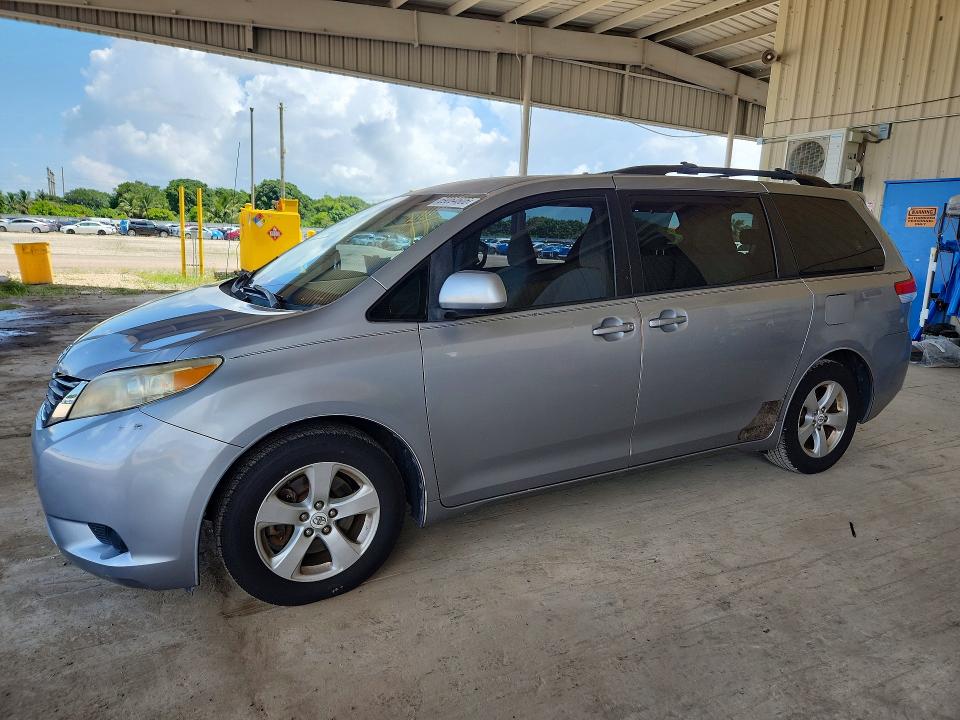 Снимка 1 от търг – 2011 TOYOTA SIENNA с VIN 5TDKK3DC0BS041530