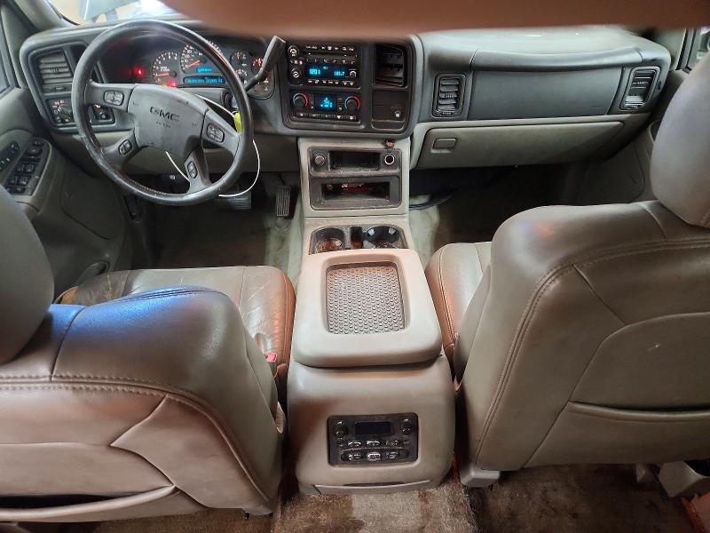 Снимка 8 от търг – 2004 GMC YUKON с VIN 1GKEC13Z44J289675