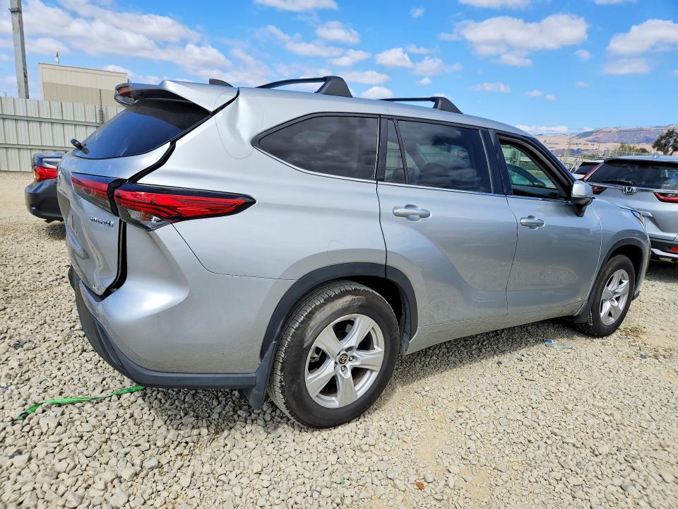 Снимка 3 от търг – 2022 TOYOTA HIGHLANDER с VIN 5TDBBRCH1NS561336