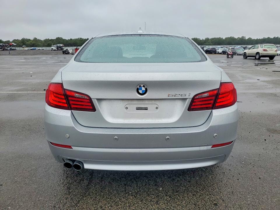 Photo 6 from auction – 2011 BMW 5 SERIES with VIN WBAFR1C53BC741027