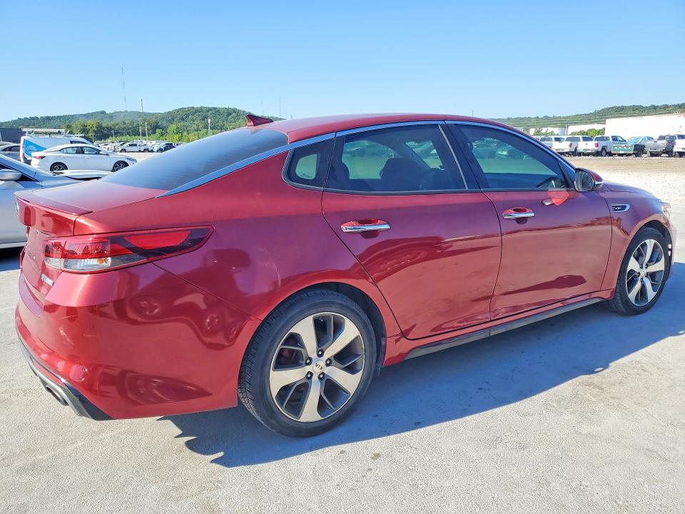 Photo 3 from auction – 2017 KIA OPTIMA with VIN 5XXGW4L24HG147336