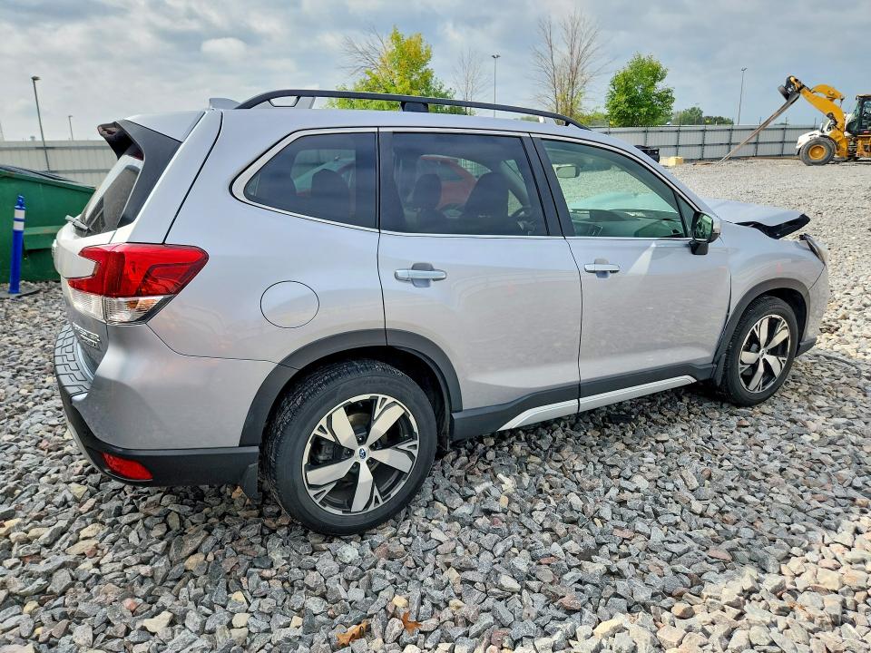 Photo 3 from auction – 2019 SUBARU FORESTER with VIN JF2SKAWC5KH502633