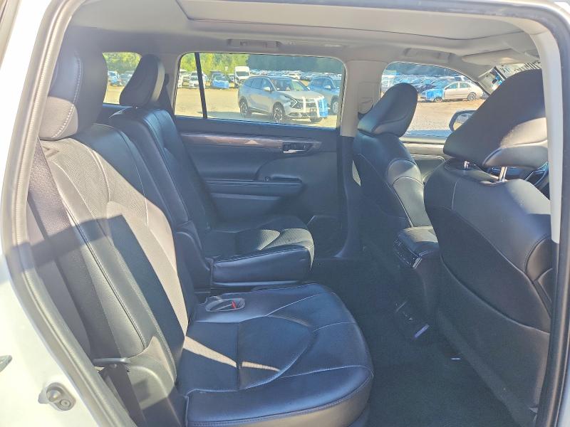 Photo 11 from auction – 2022 TOYOTA HIGHLANDER with VIN 5TDFZRBH7NS200255
