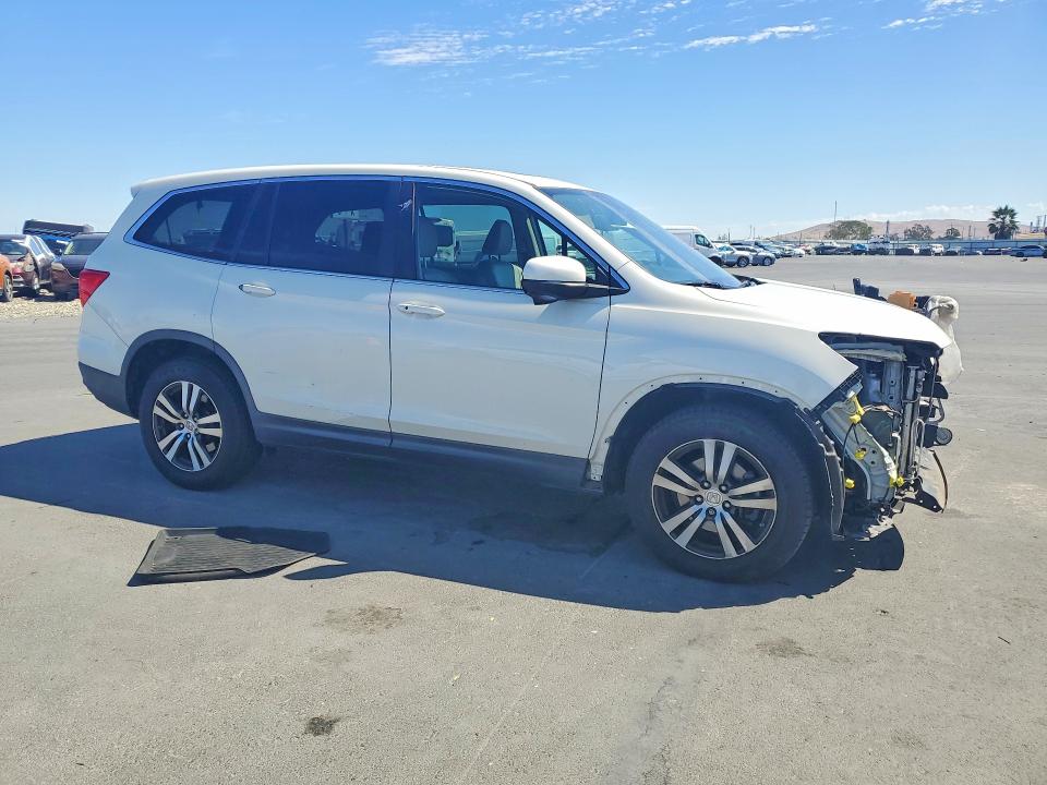 Фото 4 с аукциона – 2016 HONDA PILOT с VIN 5FNYF5H53GB024058
