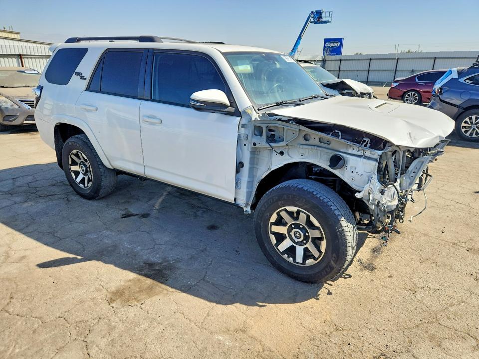 Photo 4 from auction – 2019 TOYOTA 4RUNNER with VIN JTEBU5JR0K5692852