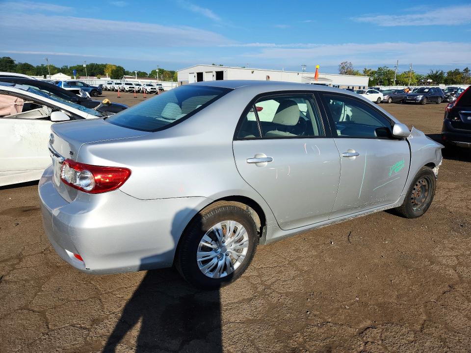 Снимка 3 от търг – 2011 TOYOTA COROLLA с VIN JTDBU4EE8B9157959