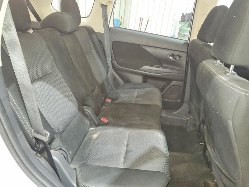 Снимка 10 от търг – 2018 MITSUBISHI OUTLANDER с VIN JA4AD2A38JZ015138