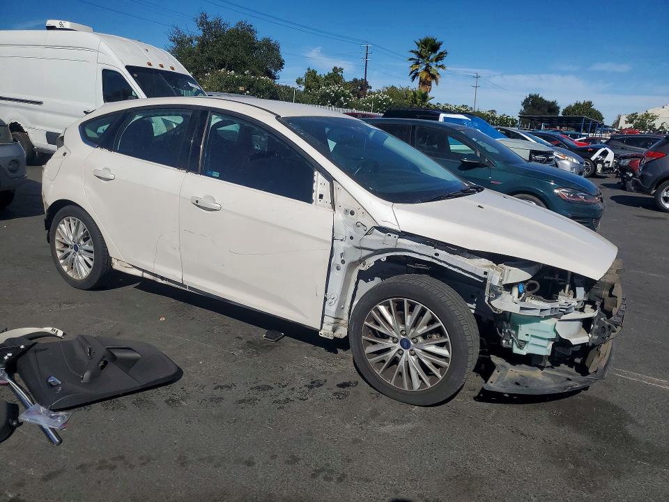 Photo 4 from auction – 2015 FORD FOCUS with VIN 1FADP3N26FL387126