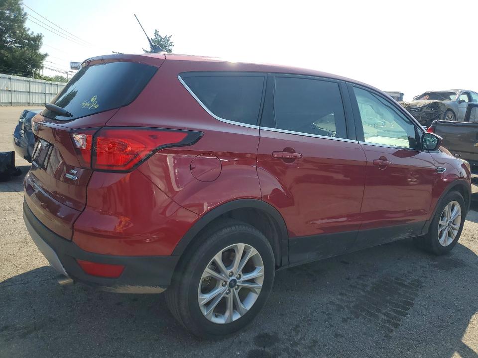 صورة رقم 3 من المزاد - 2019 FORD ESCAPE مع VIN 1FMCU9GD5KUB51616