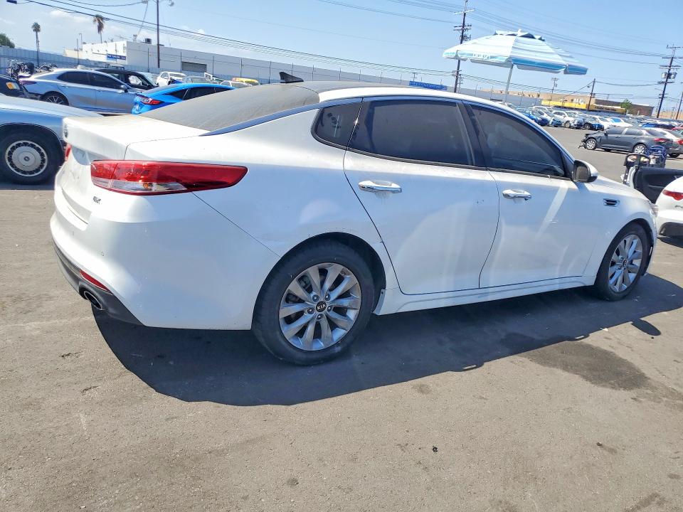 Photo 3 from auction – 2016 KIA OPTIMA with VIN 5XXGU4L37GG051990