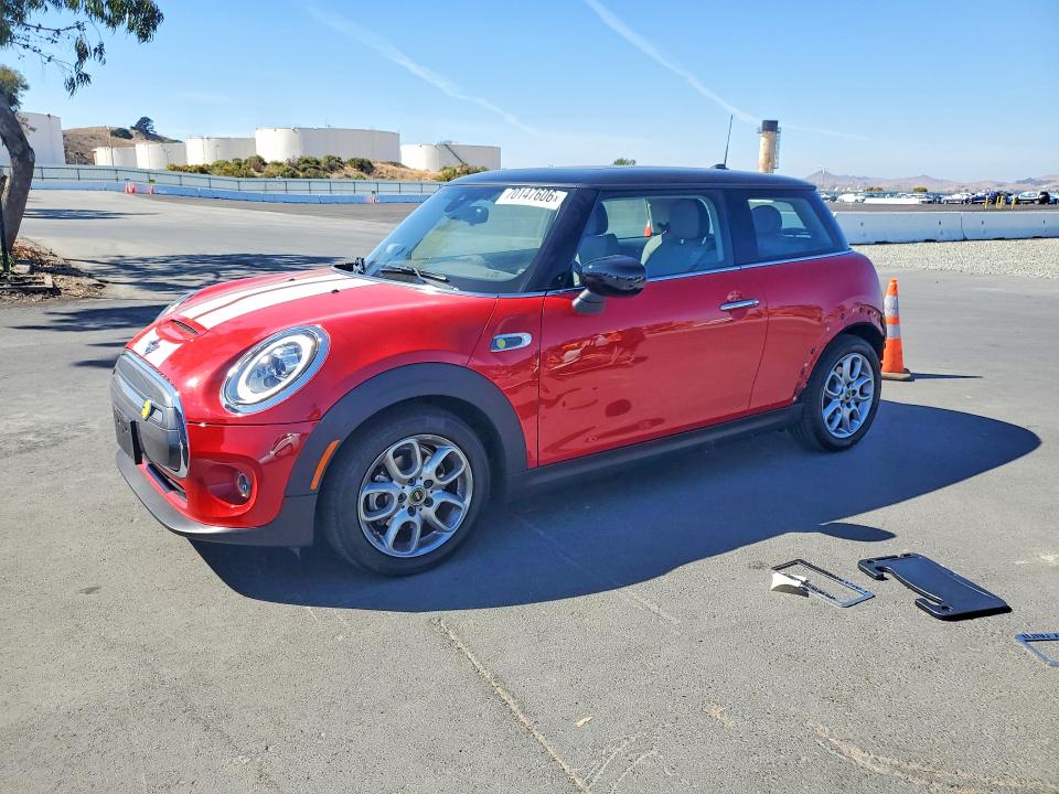 MINI COOPER 2021 with VIN WMWXP3C05M2N34089 - Photo from auction