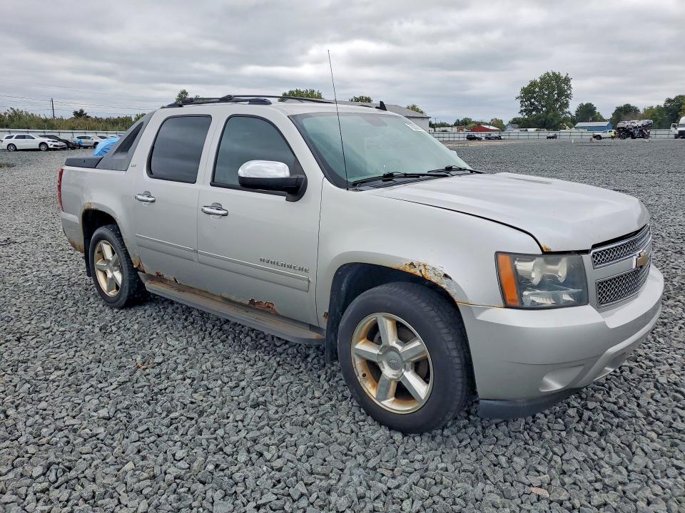 Photo 4 from auction – 2010 CHEVROLET AVALANCHE with VIN 3GNVKGE03AG102379