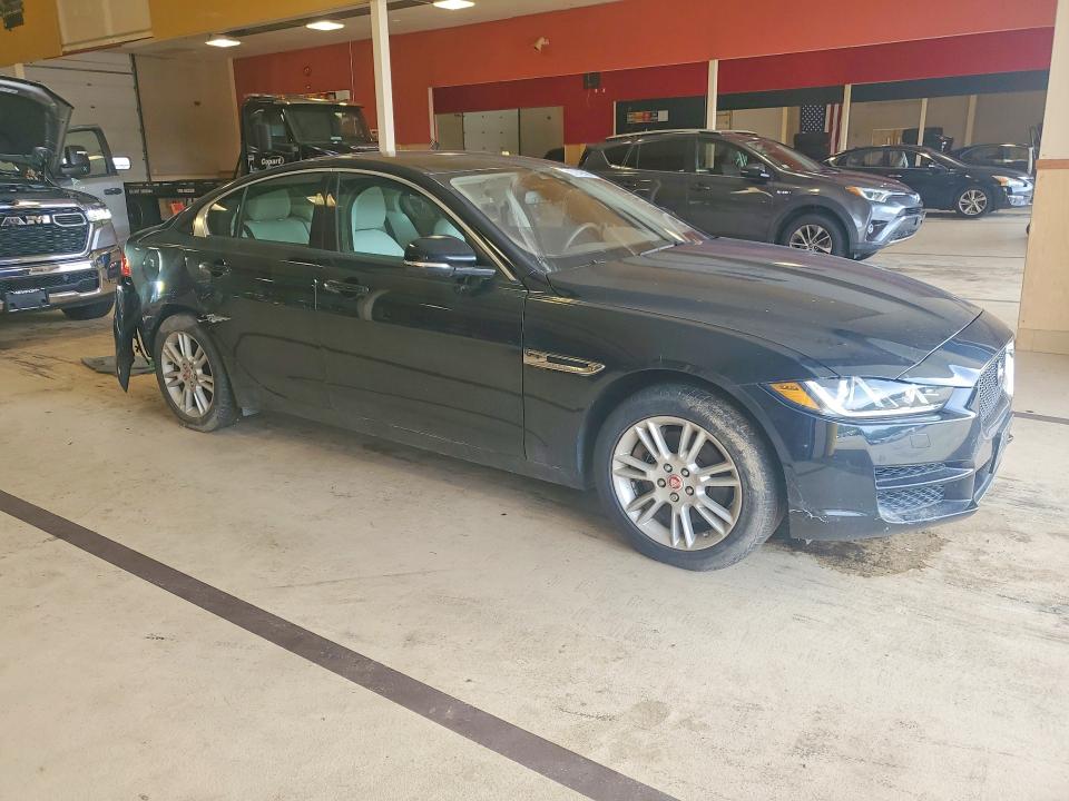 Photo 4 from auction – 2018 JAGUAR XE with VIN SAJAJ4FX3JCP34517