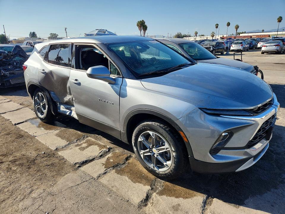 Photo 4 from auction – 2025 CHEVROLET BLAZER with VIN 3GNKBCR47SS266127