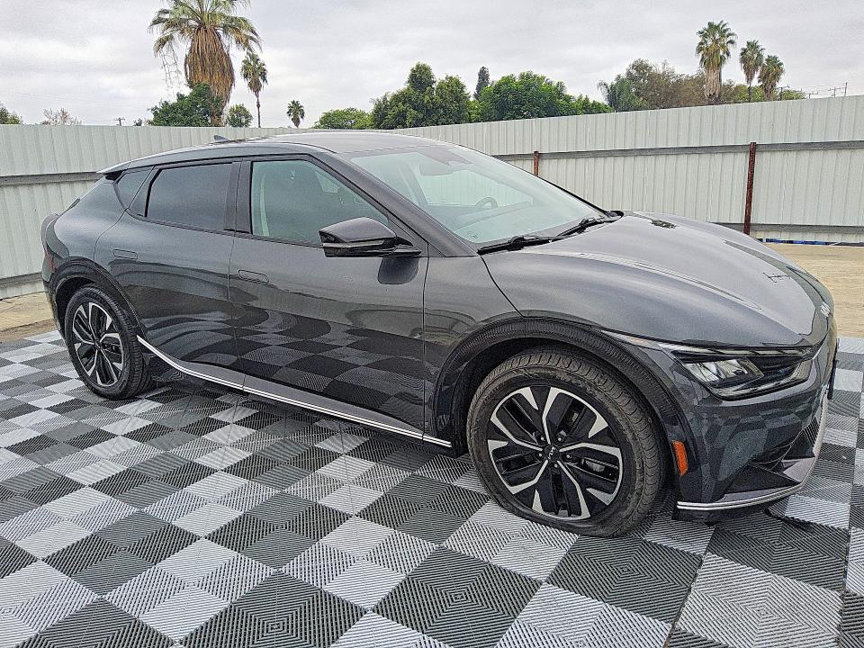 Photo 4 from auction – 2023 KIA EV6 with VIN KNDC34LA4P5602431