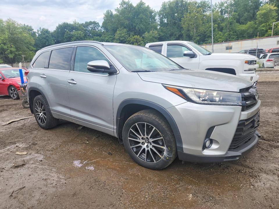 Photo 4 from auction – 2017 TOYOTA HIGHLANDER with VIN 5TDJZRFH7HS383388