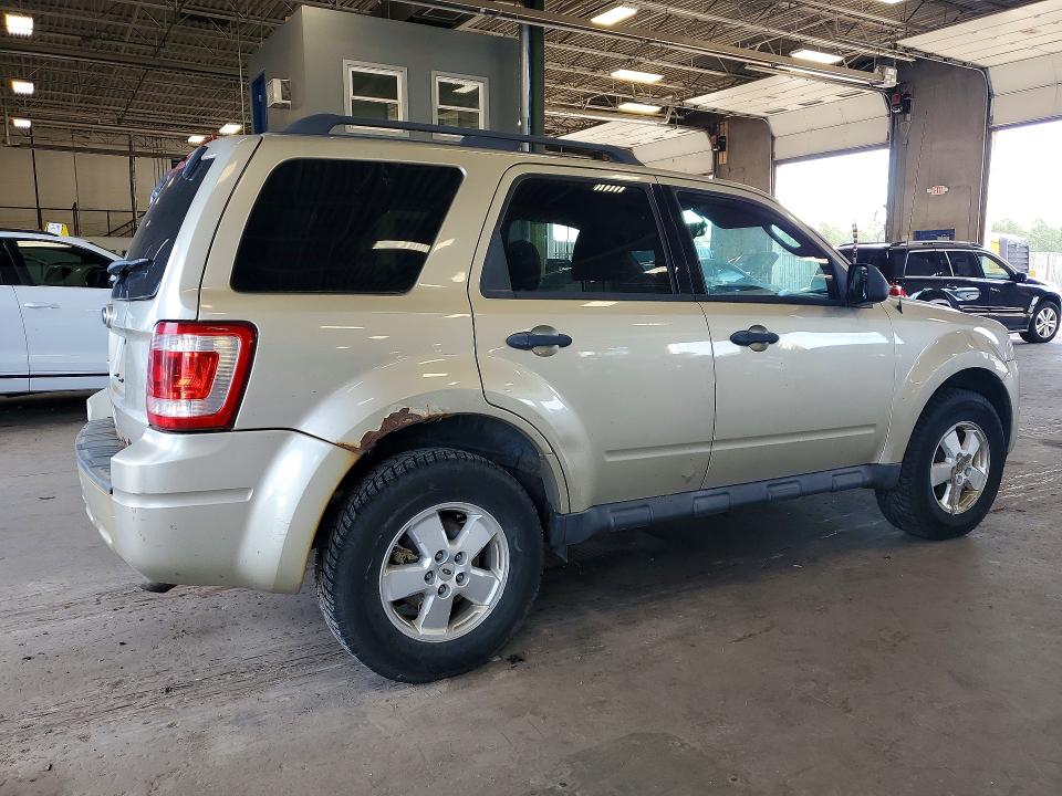 Снимка 3 от търг – 2010 FORD ESCAPE с VIN 1FMCU0D72AKD21113
