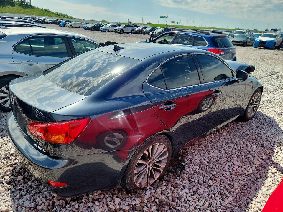 Photo 3 from auction – 2007 LEXUS IS with VIN JTHBE262X72008991