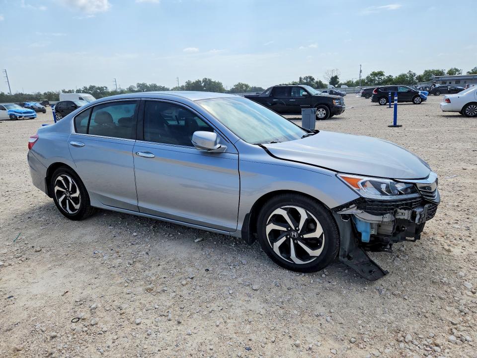 Photo 4 from auction – 2017 HONDA ACCORD with VIN 1HGCR2F80HA137488