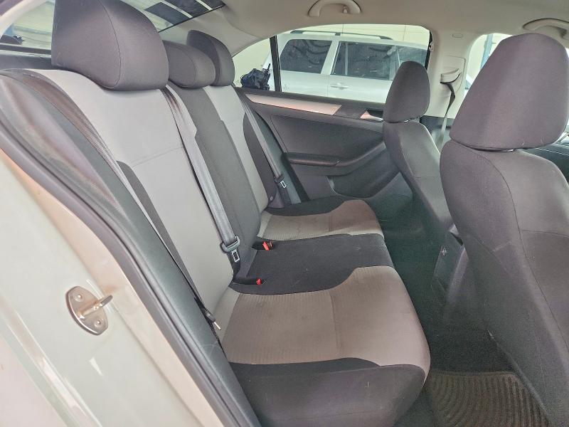 Фото 10 с аукциона – 2018 VOLKSWAGEN JETTA с VIN 3VW2B7AJ6JM210214