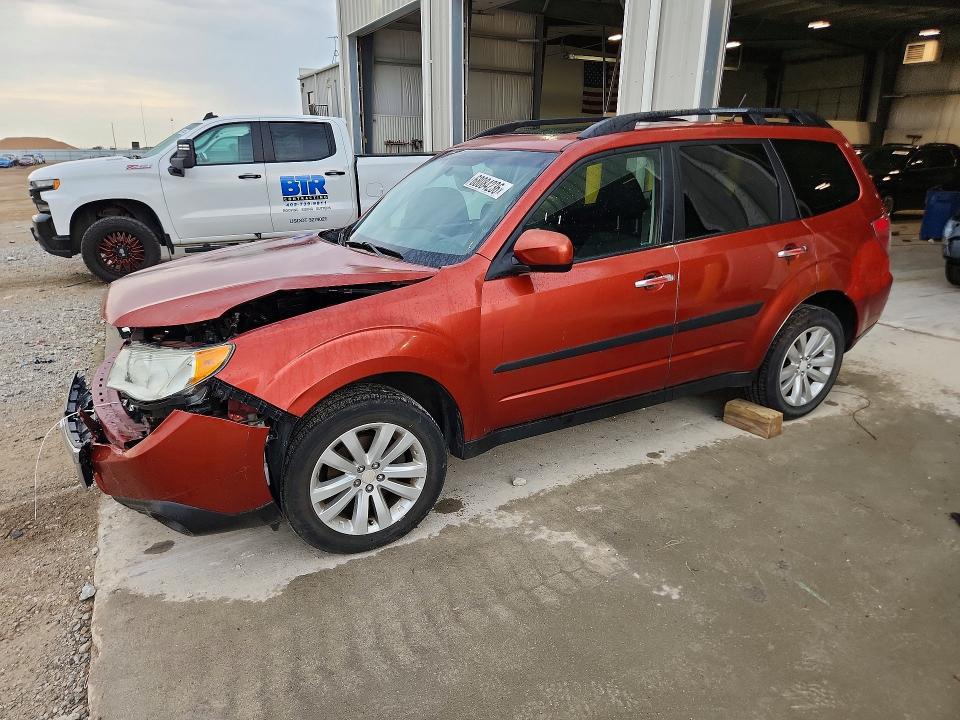 SUBARU FORESTER 2011 с VIN JF2SHBDC0BH731664 - Снимка от търг